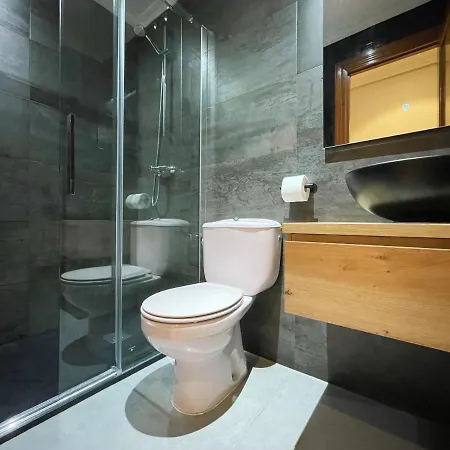 Apartment Comodo En *